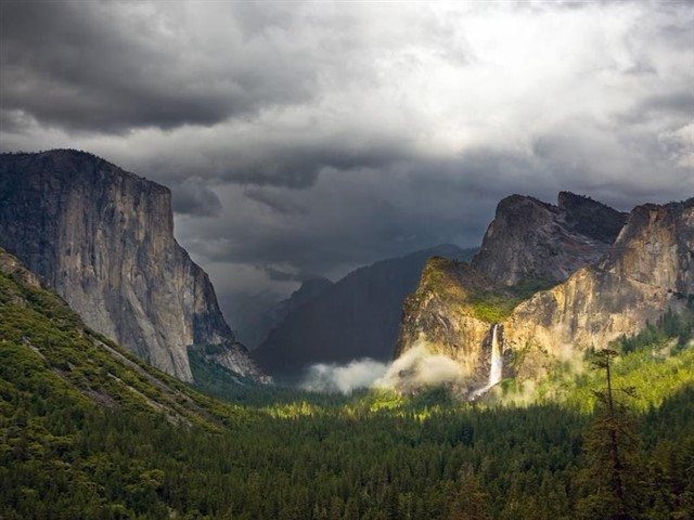 Yosemite National Park In the Sierra Nevada Mountains of California, there is Yosemite National Park. This extraordinary destination is known the world over for its amazing ...