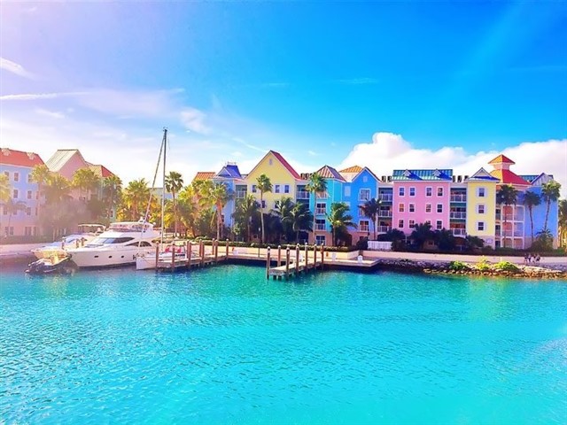 The Bahamas Spread out over a whopping 470,000 square kilometers of ocean between where the beaches of northern Cuba give way to the Lucayan isles, The Bahamas co...