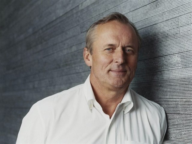 The lawyer turned author, John Grisham, concludes the list of the 10 highest earning authors. Earning $18 million, John Grisham has enjoyed celebrity ...