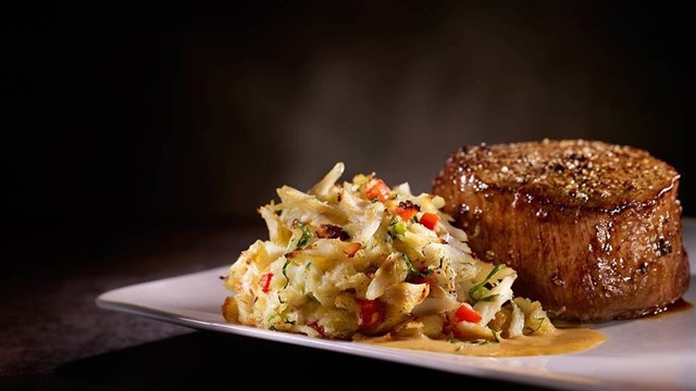 Del Frisco’s Double Eagle Steak House For more than two decades, Del Frisco’s Double Eagle Steak House has attracted after-work clientele and pre-theatre diners with their elegant, s...