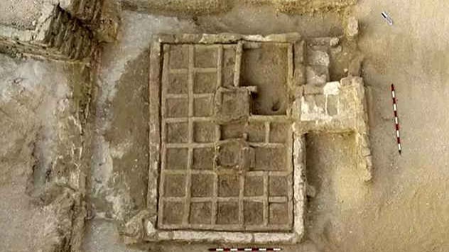 Found outside the entrance of a 4,000-year-old tomb, the garden was a neat, rectangular structure, 3 m x 2 m x half a meter high (10 ft x 6.5 ft x 1.6...