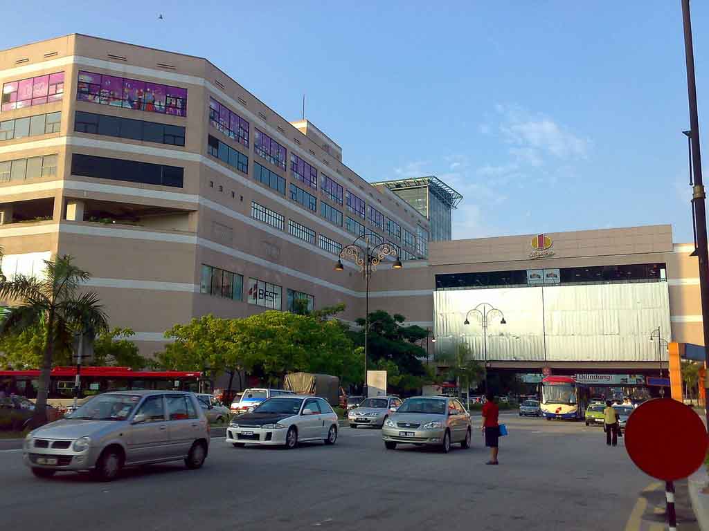 1 Utama Damansara, Malaysia<br />Gross Leasable Area: 4,900,000 sq. ft.